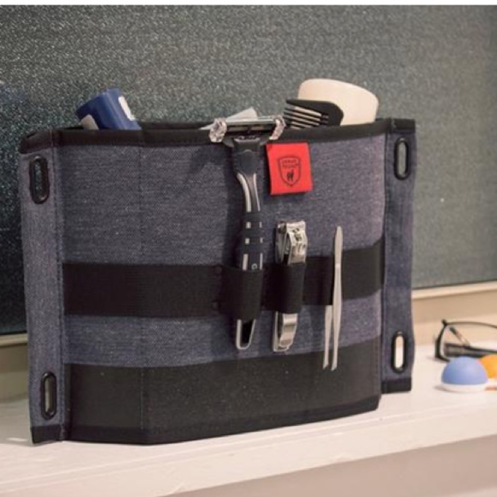 Weekender Small Toiletry Bag: Waterproof - Picture 4 of 4